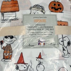 Snoopy & Friends Halloween Queen Sheets